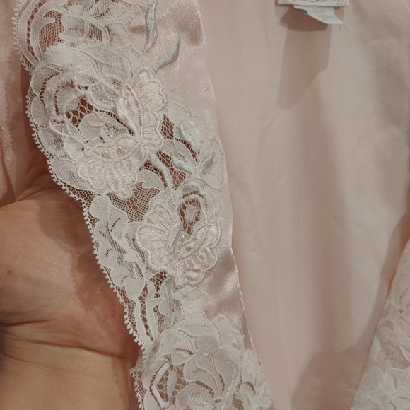 Vintage Sara Beth silky Robe with lace details - Picture 8 of 8